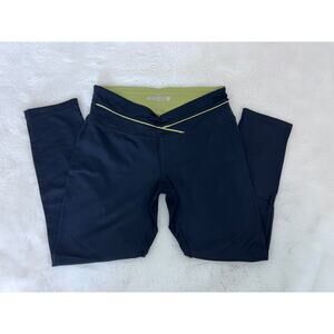 Forever 21 Black Crossover Waist Capri Leggings Size Small